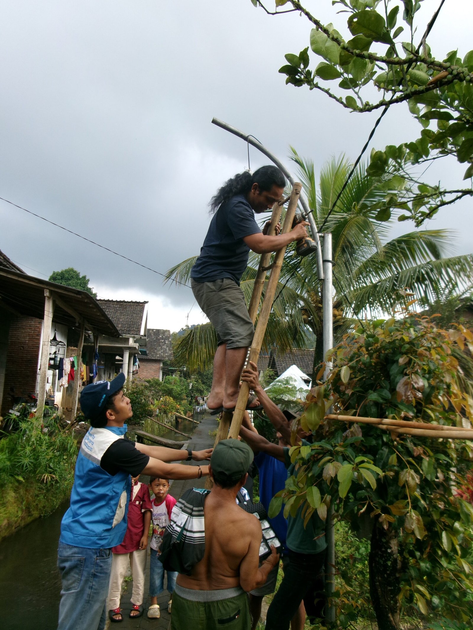 pemasangan lampu panel